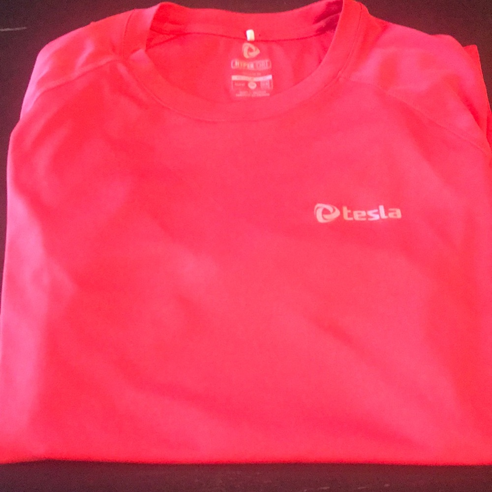 NWOT Men’s 2 XL Red Tesla Car T - Shirt 🚗